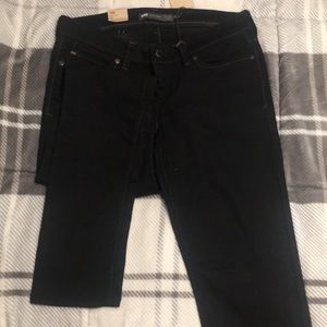 Black Demi Curve Levi’s